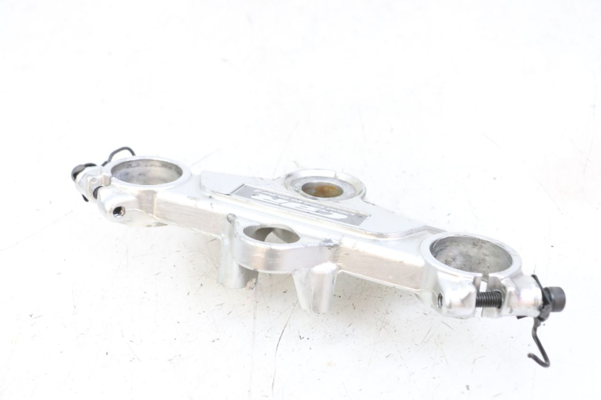 photo de TE FOURCHE SUPERIEUR HONDA CBR F 1000 (1993 - 1996) - Gros plan technique