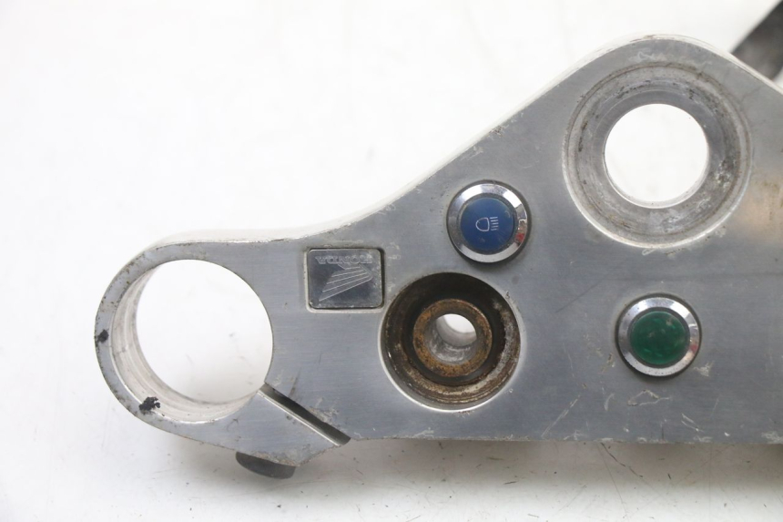 photo de TE FOURCHE SUPERIEUR HONDA VT C2 SHADOW 750 (1997 - 2001) - Gros plan technique
