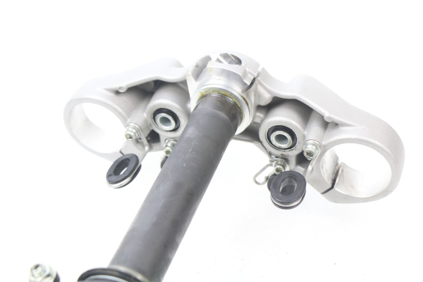 photo de TE FOURCHE SUPERIEUR DUCATI M796 MONSTER 796 (2010 - 2014) - Points de fixation