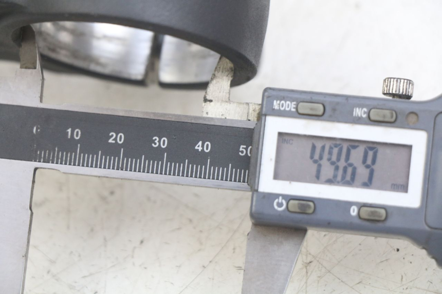 photo de Té FOURCHE SUPERIEUR YAMAHA MT ABS 125 (2014 - 2018) - Zoom état d’usage