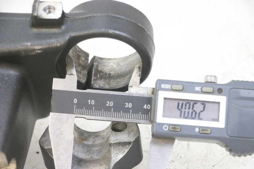 photo de TE FOURCHE SUPERIEUR HONDA NTV DEAUVILLE ABS 700 (2007 - 2016) - Détail de la pièce