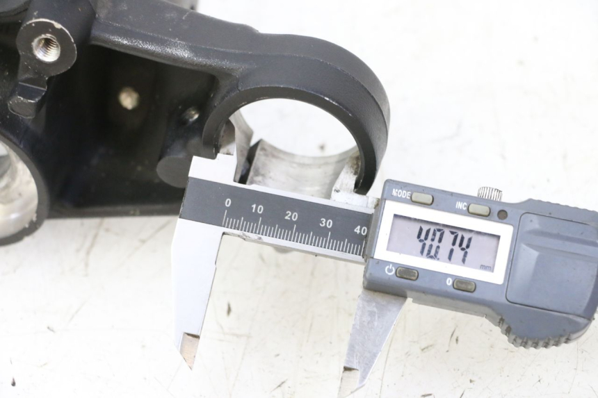 photo de TE FOURCHE SUPERIEUR HONDA NTV DEAUVILLE 650 (2001 - 2006) - Détail de la pièce