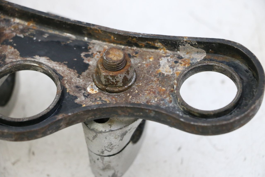 photo de TE FOURCHE SUPERIEUR YAMAHA PW 80 (1983 - 2014) - Autre angle de vue