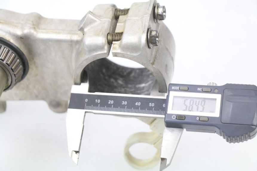 photo de TE FOURCHE SUPERIEUR SUZUKI RM-Z RMZ 250 (2010 - 2016) - Gros plan technique