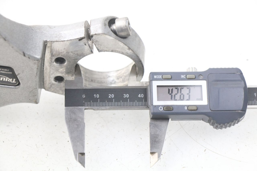 photo de TE FOURCHE SUPERIEUR TRIUMPH SPRINT ST ABS 1050 (2005 - 2007) - Autre angle de vue