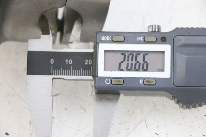 photo de TE FOURCHE SUPERIEUR YAMAHA TDR DELTABOX 125 (1997 - 2003) - Détail de la pièce