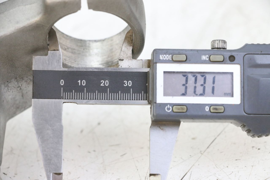 photo de TE FOURCHE SUPERIEUR YAMAHA TDR DELTABOX 125 (1997 - 2003) - Zoom état d’usage