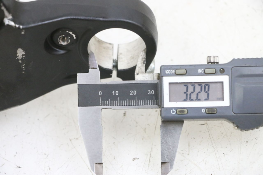 photo de TE FOURCHE SUPERIEUR YAMAHA TZR 50 (2008 - 2016) - Détail de la pièce