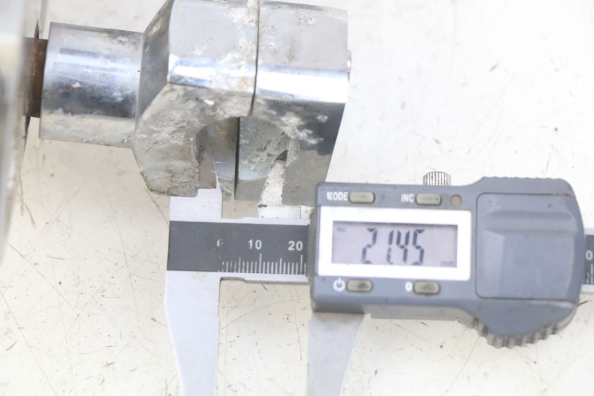 photo de Té FOURCHE SUPERIEUR DAELIM VL DAYSTAR 125 (2000 - 2011) - Zoom état d’usage