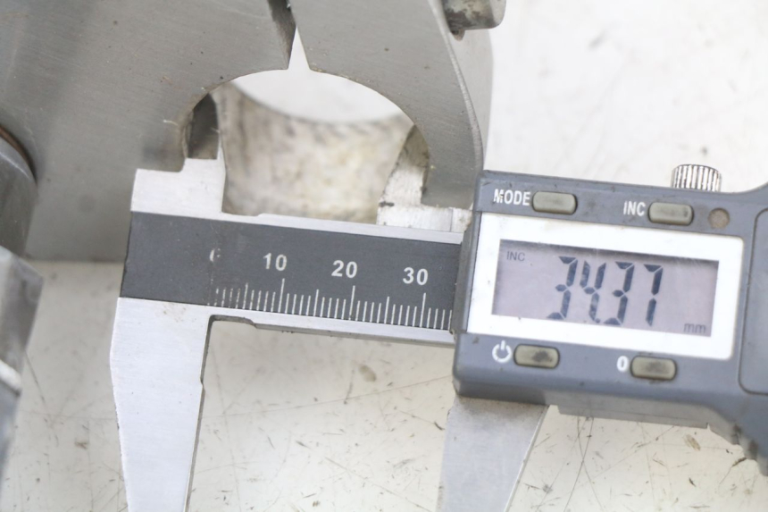 photo de Té FOURCHE SUPERIEUR DAELIM VL DAYSTAR 125 (2000 - 2011) - Gros plan technique