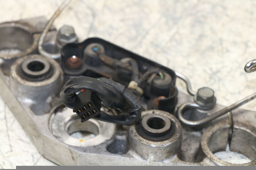 photo de TE FOURCHE SUPERIEUR DAELIM VT 125 (1998 - 2003) - Détail de la pièce