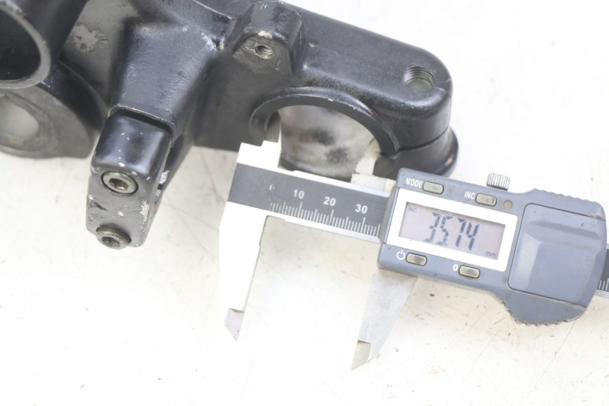 photo de Té FOURCHE SUPERIEUR SYM WOLF SB 125 (2011 - 2018) - Zoom état d’usage