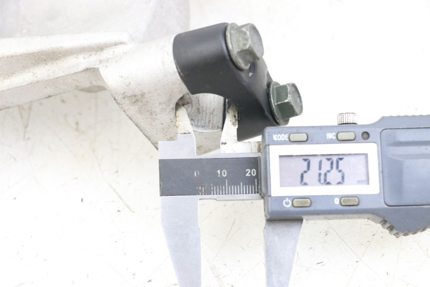 photo de Upper triple clamp KYMCO XCITING 250 (2006 - 2009) - Zoom état d’usage