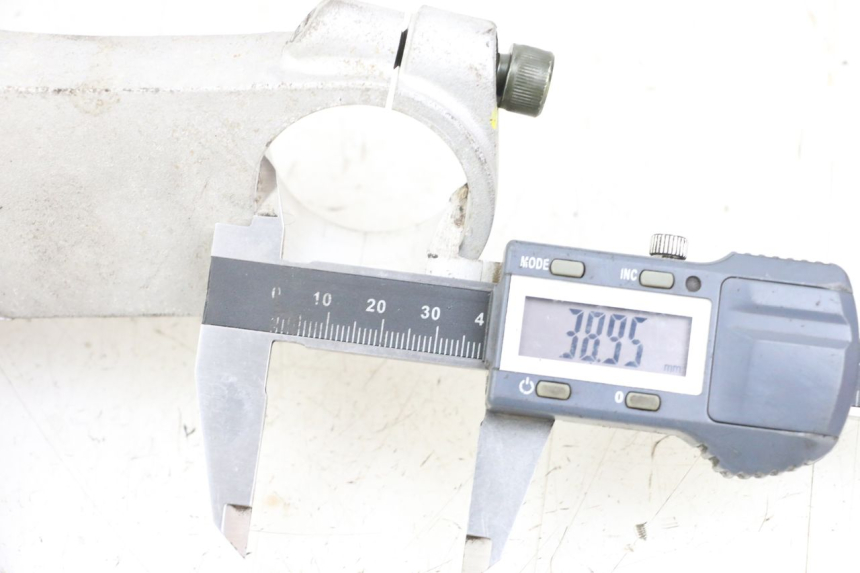 photo de Upper triple clamp KYMCO XCITING 250 (2006 - 2009) - Autre angle de vue