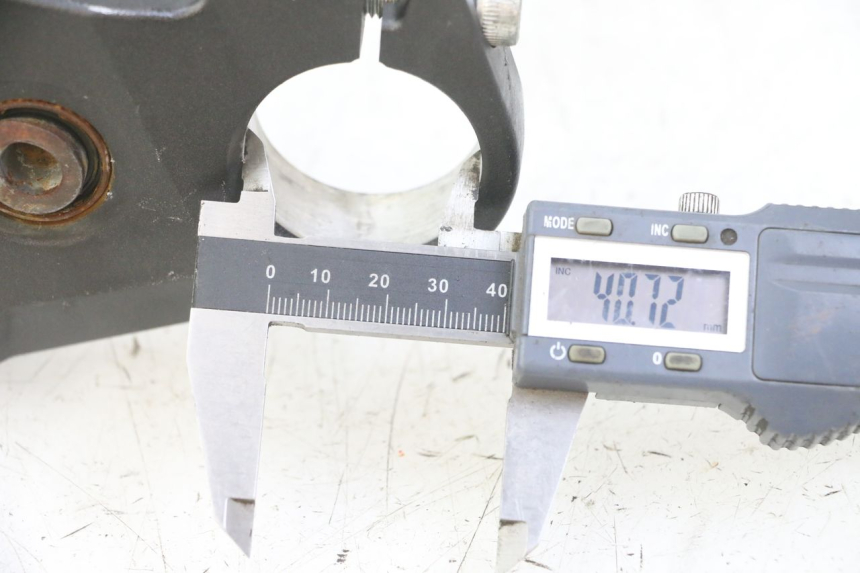 photo de TE FOURCHE SUPERIEUR YAMAHA XJ6 ABS 600 (2008 - 2016) - Gros plan technique