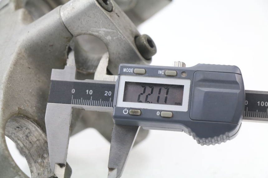 photo de TE FOURCHE SUPERIEUR YAMAHA XJN XJ N DIVERSION 600 (1994 - 1997) - Détail de la pièce