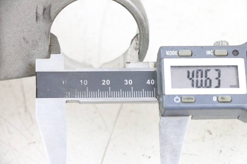 photo de TE FOURCHE SUPERIEUR YAMAHA XJS DIVERSION 600 (1997 - 1999) - Détail de la pièce