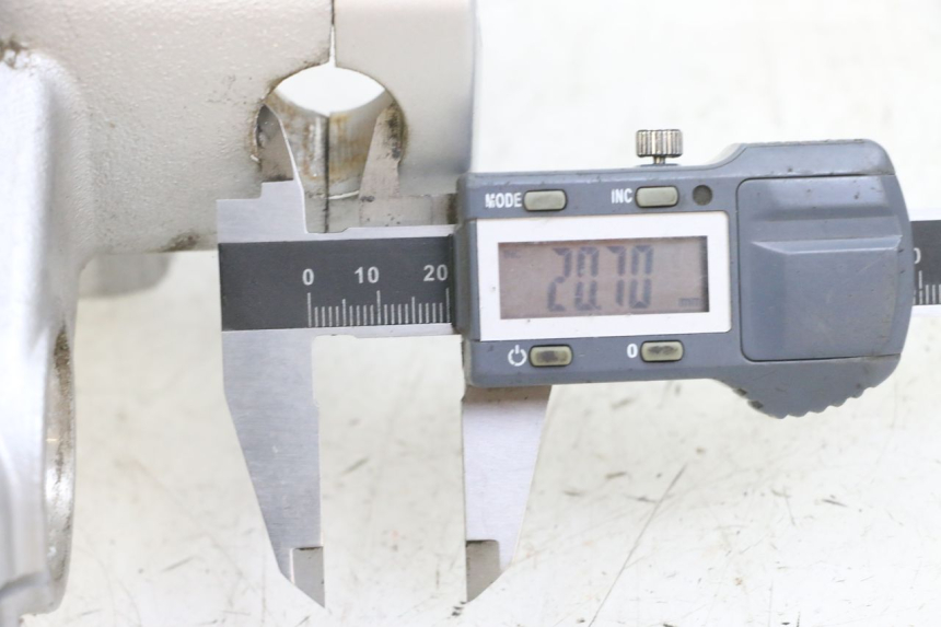 photo de TE FOURCHE SUPERIEUR HONDA XLV VARADERO 125 (2000 - 2006) - Détail de la pièce