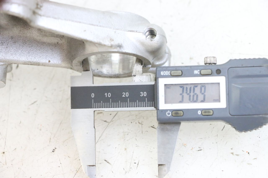 photo de TE FOURCHE SUPERIEUR HONDA XLV VARADERO 125 (2000 - 2006) - Zoom état d’usage