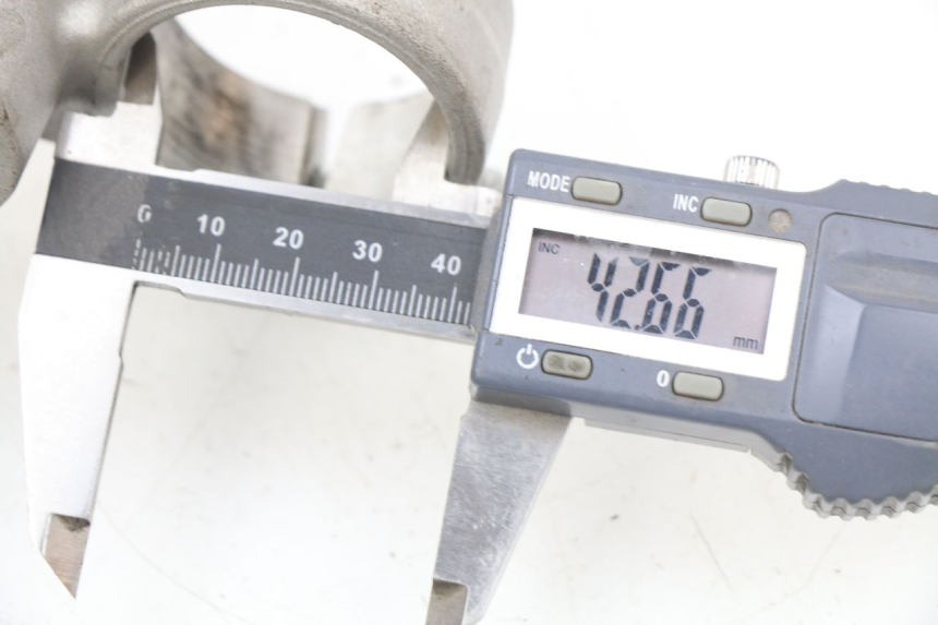 photo de TE FOURCHE SUPERIEUR YAMAHA XP T-MAX TMAX ABS 530 (2012 - 2015) - Gros plan technique