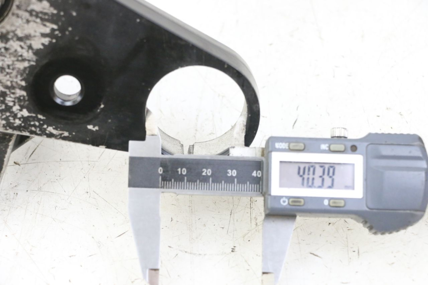 photo de TE FOURCHE SUPERIEUR YAMAHA FZS FAZER 600 (2001 - 2003) - Détail de la pièce