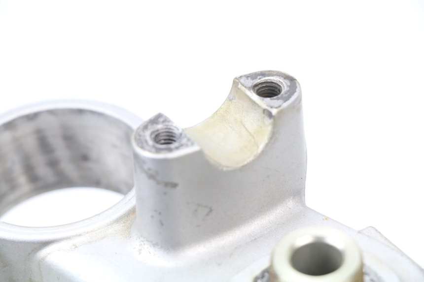 photo de TE FOURCHE SUPERIEUR YAMAHA YZ 125 (1998 - 2005) - Gros plan technique