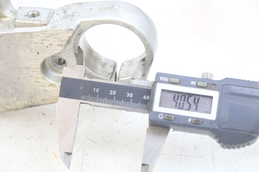 photo de Té FOURCHE SUPERIEUR YAMAHA YZF R THUNDERCAT 600 (1996 - 2003) - Détail de la pièce