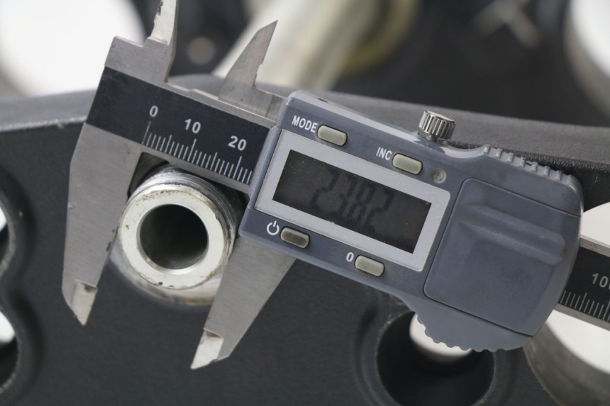 photo de TE FOURCHE SUPERIEUR YAMAHA YZF YZ-F 450 (2018 - 2021) - Détail de la pièce