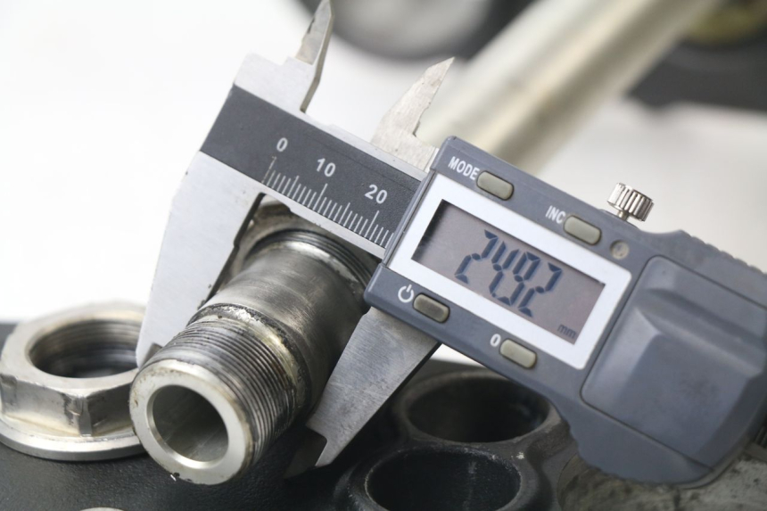 photo de TE FOURCHE SUPERIEUR YAMAHA YZF YZ-F 450 (2018 - 2021) - Autre angle de vue