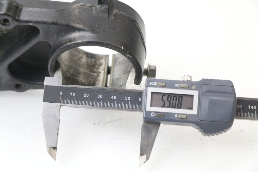 photo de TE FOURCHE SUPERIEUR YAMAHA YZF YZ-F 450 (2018 - 2021) - Gros plan technique