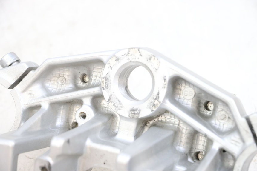 photo de TE FOURCHE SUPERIEUR KAWASAKI ZR 7 750 (1999 - 2004) - Gros plan technique