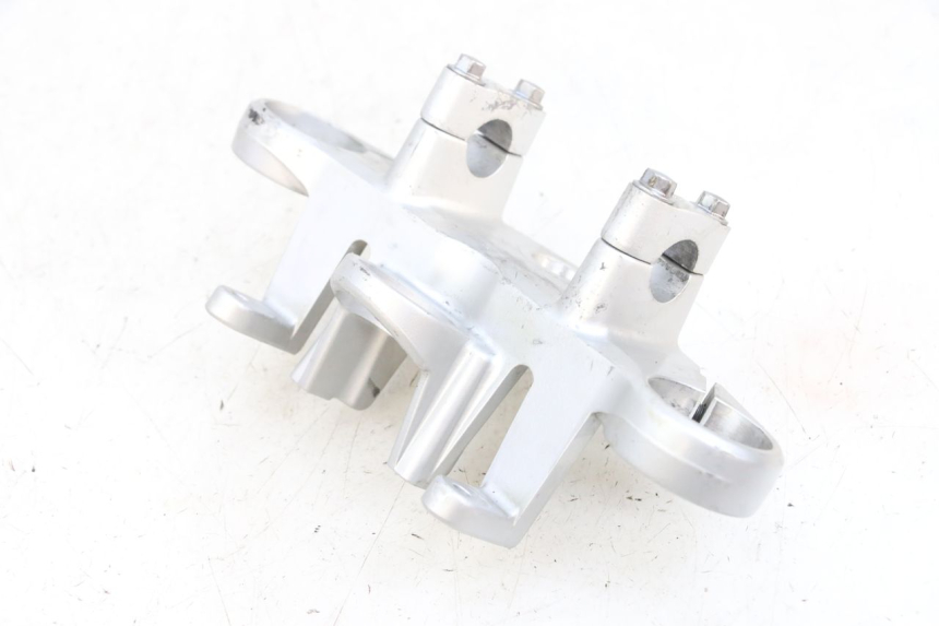 photo de TE FOURCHE SUPERIEUR KAWASAKI ZR 7 750 (1999 - 2004) - Points de fixation