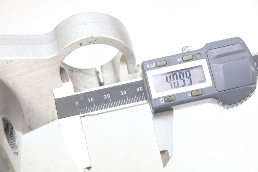 photo de TE FOURCHE SUZUKI SV N 650 (1999 - 2002) - Détail de la pièce