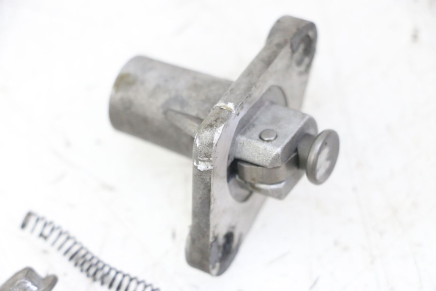 photo de TENDEUR CHAINE DISTRIBUTION PEUGEOT SATELIS 125 (2013 - 2018) - Gros plan technique