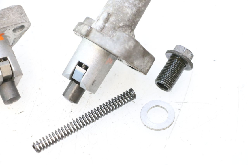 photo de TENDEUR CHAINE DISTRIBUTION SUZUKI SV S 650 (2003 - 2009) - Points de fixation