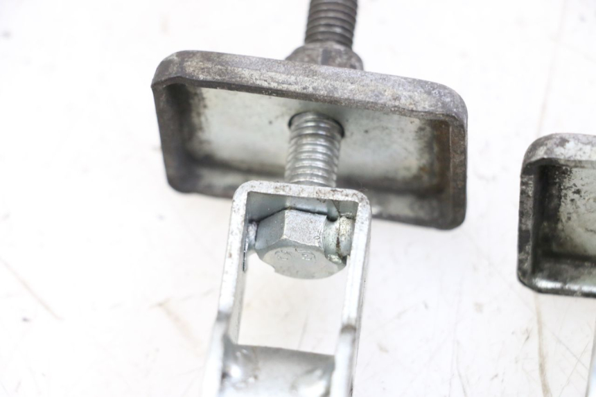 photo de TENDEUR CHAINE HYOSUNG GF 125 (2001 - 2005) - Autre angle de vue