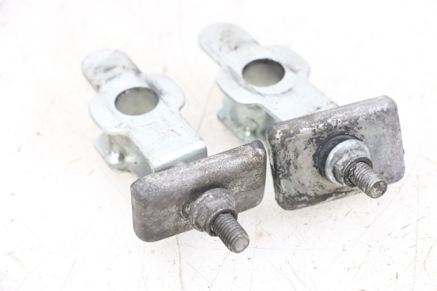 photo de TENDEUR CHAINE HYOSUNG GF 125 (2001 - 2005) - Gros plan technique