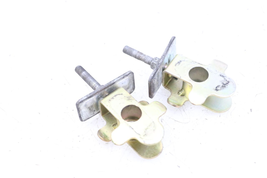 photo de TENDEUR CHAINE HYOSUNG GTR 125 (2006 - 2008) - Gros plan technique