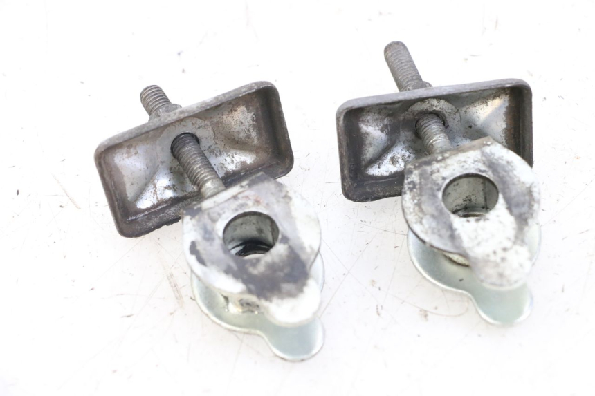 photo de TENDEUR CHAINE SUZUKI GZ MARAUDER 125 (1998 - 2004) - Détail de la pièce