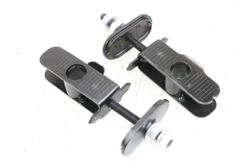 photo de TENDEUR CHAINE ROYAL ENFIELD CONTINENTAL GT 650 (2019 - 2024) - Détail de la pièce