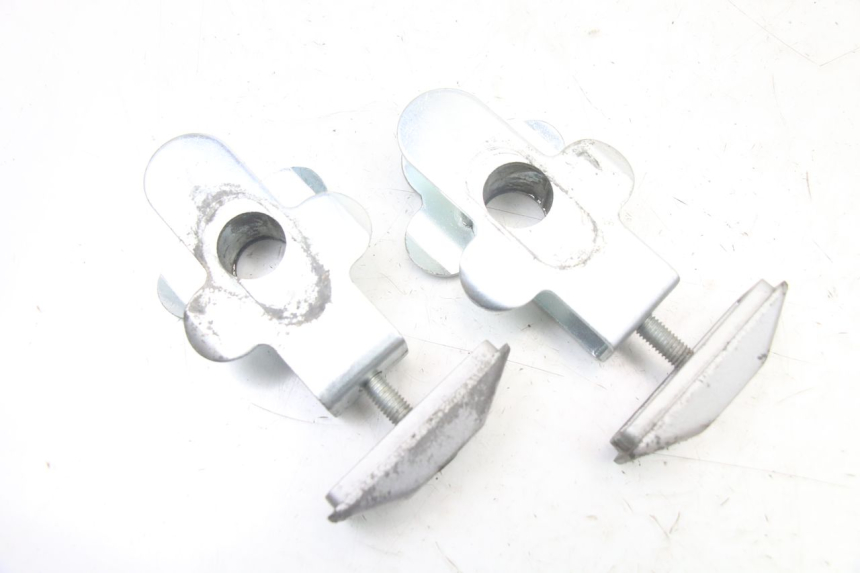 photo de TENDEUR CHAINE SUZUKI GSF S BANDIT 600 (2000 - 2004) - Gros plan technique