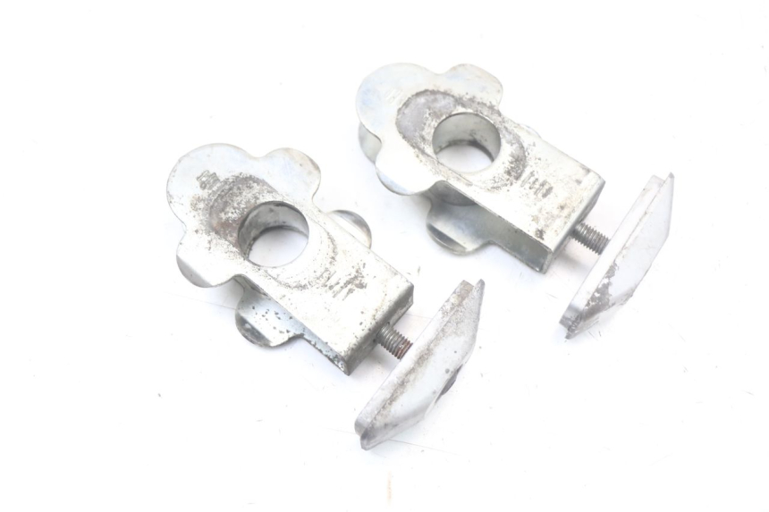 photo de TENDEUR CHAINE SUZUKI GSR 750 (2011 - 2017) - Gros plan technique