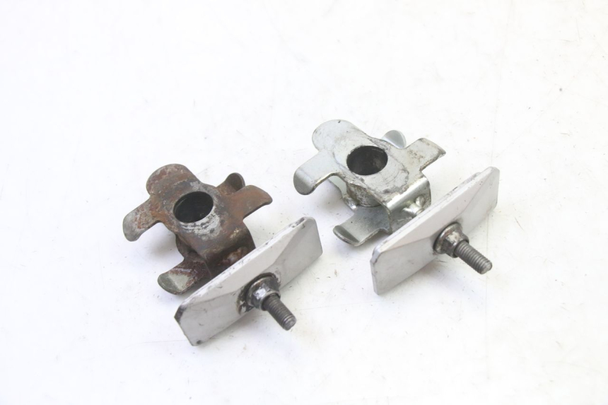 photo de TENDEUR CHAINE SUZUKI SV S 650 (2003 - 2009) - Gros plan technique