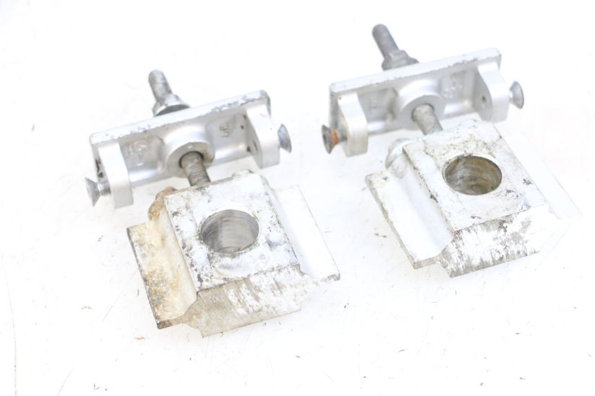 photo de TENDEUR CHAINE KAWASAKI ZR 7 750 (1999 - 2004) - Gros plan technique