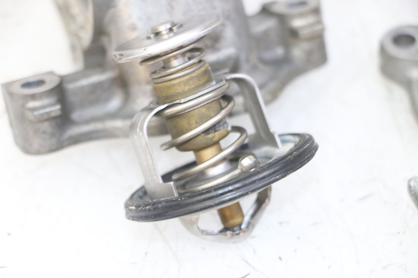 photo de THERMOSTAT HONDA CB R 1000 (2018 - 2023) - Détail de la pièce