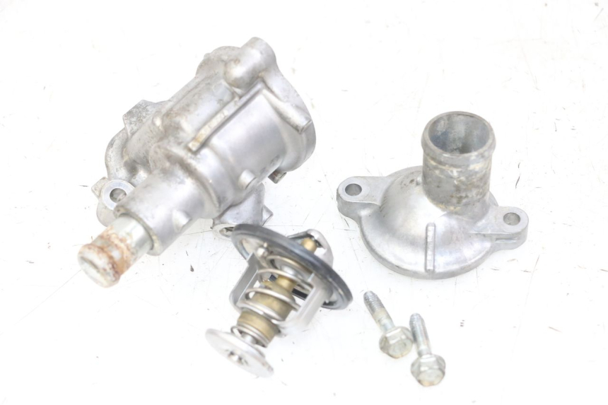 photo de THERMOSTAT HONDA CB R 1000 (2018 - 2023) - Gros plan technique