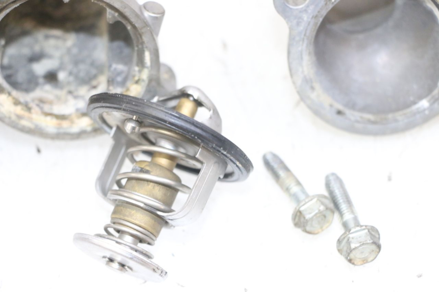 photo de THERMOSTAT HONDA CB R 1000 (2018 - 2023) - État de surface