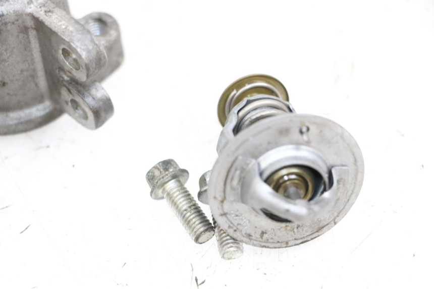 photo de THERMOSTAT HONDA FES S-WING SWING ABS 125 (2007 - 2015) - Gros plan technique