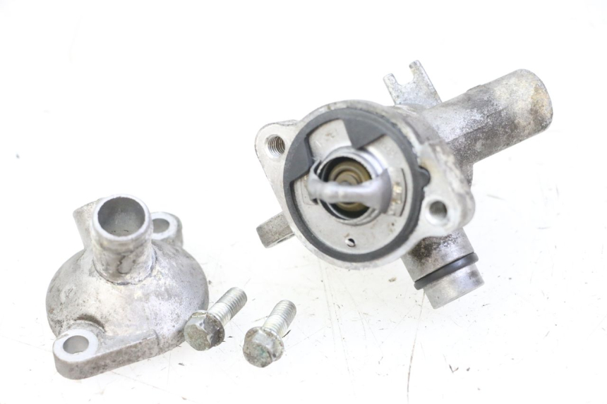 photo de THERMOSTAT HONDA FES S-WING SWING ABS 125 (2007 - 2015) - Gros plan technique