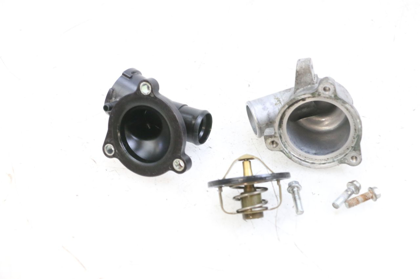 photo de THERMOSTAT YAMAHA FJR ABS 1300 (2006 - 2012) - Points de fixation